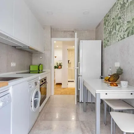 New Amara Friends & Families Parking סן סבסטיאן